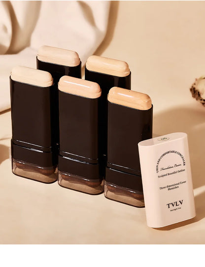 Foundation make-up concealer is light and thin to hold makeup, cover facial defects, and create a clear makeup effect